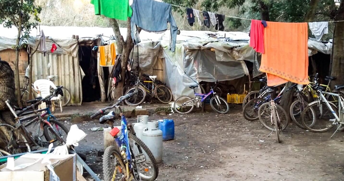 le baraccopoli dove vivono i migranti che lavorano in agricoltura